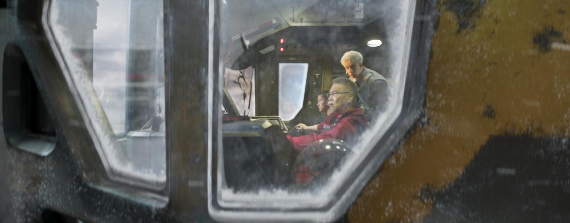 THE WANDERING EARTH THE WANDERING EARTH